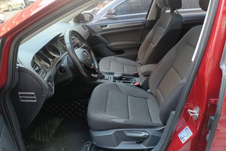 Used Volkswagen Golf 2017 230TSI Automatic Comfort Edition – Celebrating Milestone of One Million Units
