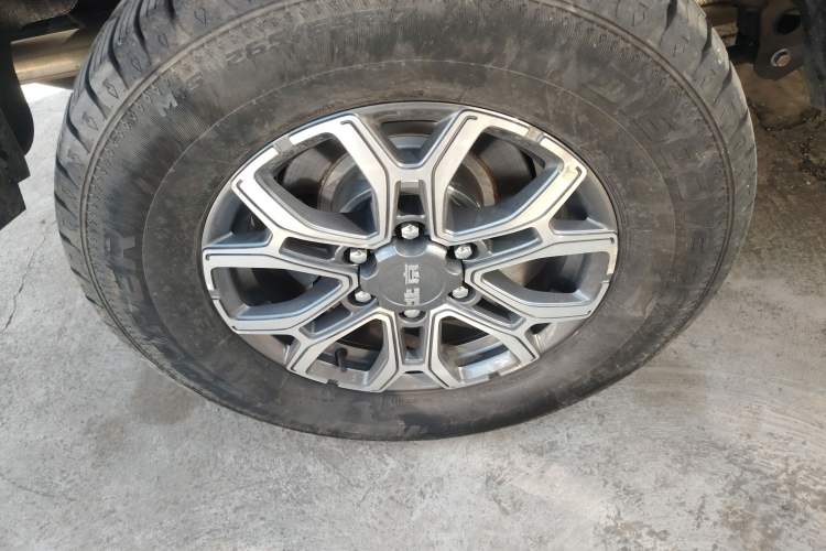 Used  BJ40 2023 2.0T Automatic Four-Wheel Drive Urban Hunter Edition Chivalrous Type
