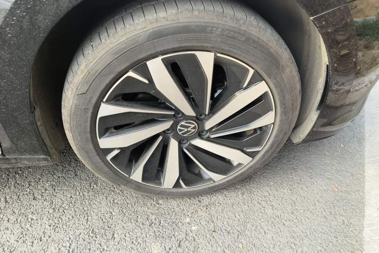 Used Volkswagen Passat 2025 Premium Version 380TSI Dragon Edition
