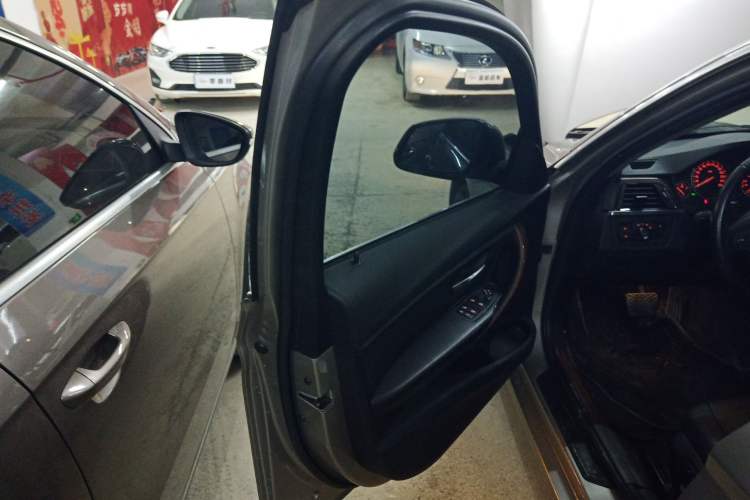 Used BMW 3 Series 2013 320Li Fashion Model
