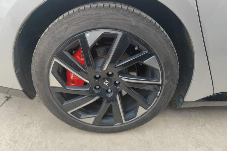 Used  eπ007 2024 540 All-Wheel Drive Pro Edition