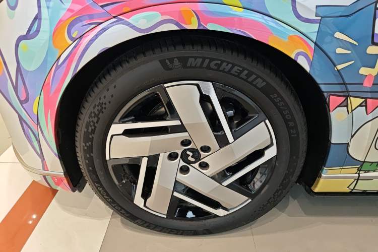 Used ONVO Luxeed L90 2025 Model—Ultra Six-Seater Version
