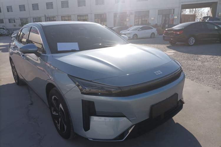 Used  L6 2025 EM-i 140km Starship Edition
