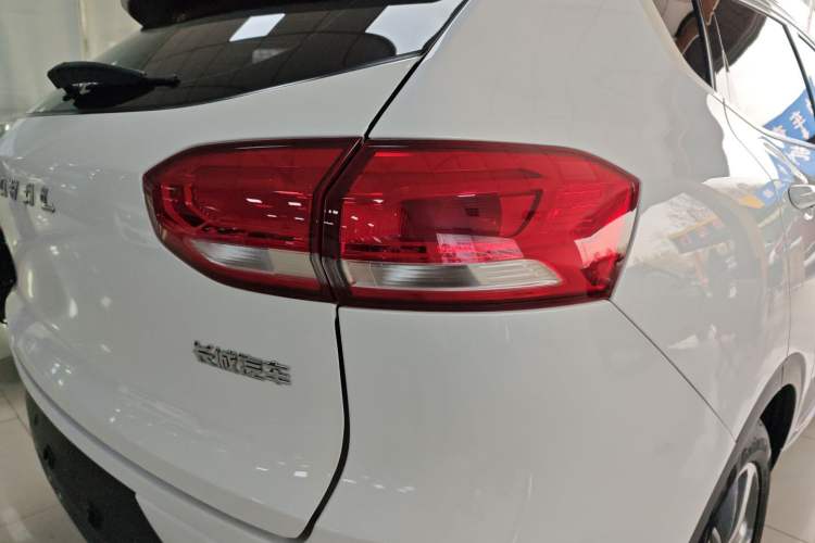 Used Haval H6 2017 Red Label 2.0T Automatic Two-Wheel Drive ZhiShang Model
