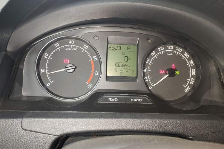 Used Skoda Rapid 2015 1.6L Automatic Smart Selection Model
