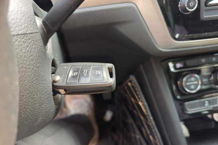 Used Volkswagen Touran 2016 Volkswagen Touran L 280TSI DSG Comfort Edition
