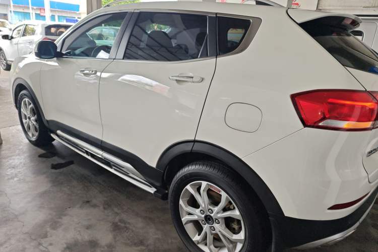 Used Haval H2s 2017 Red-Label 1.5T Dual-Clutch Elite Model
