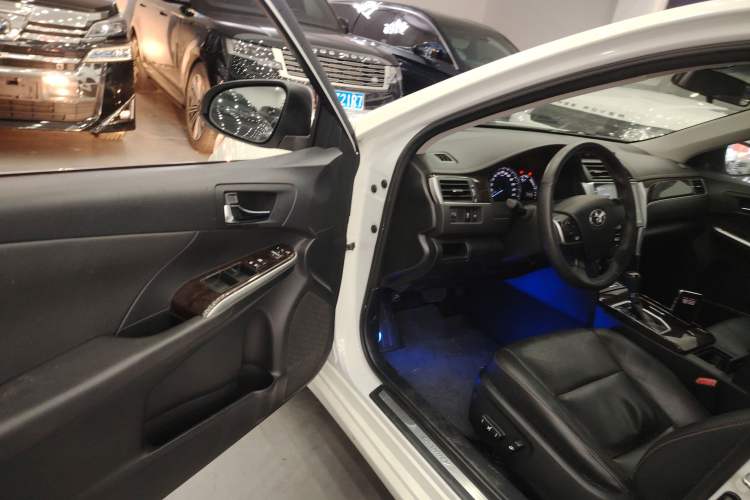 Used Toyota Camry 2016 2.0G 10th Anniversary Leading Edition
