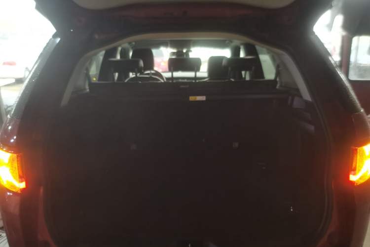 Used Land Rover Discovery Sport 2019 240 PS SE Dynamic Version China VI Standard
