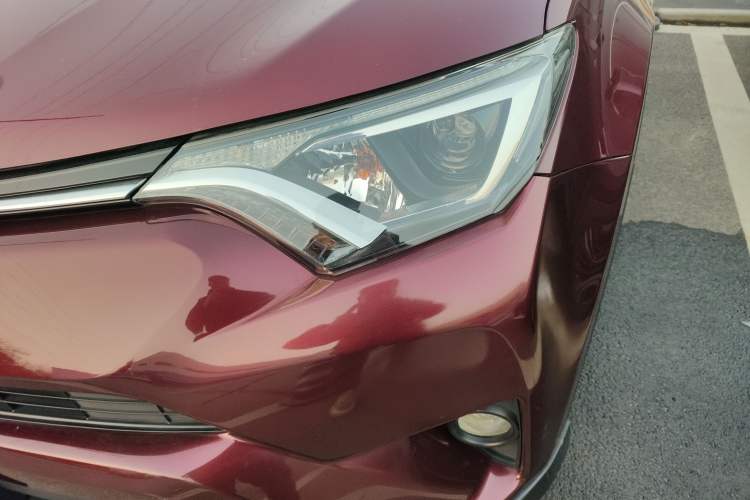 Used Toyota RAV4 2016 2.0L CVT Two-Wheel Drive Fashion Edition China V Standard
