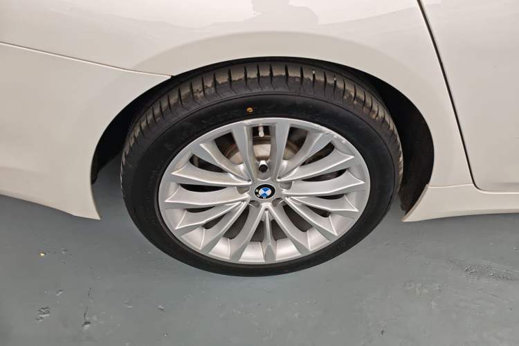 Used BMW 5 Series 2019 525Li Luxury Package
