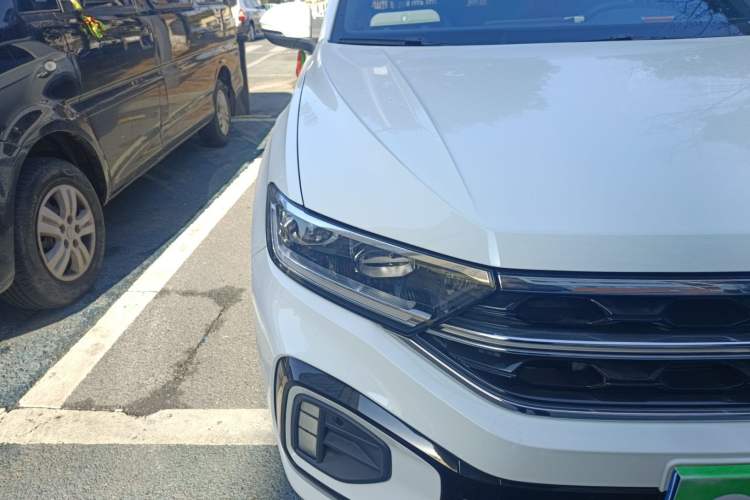 Used Volkswagen T-ROC 2023 300TSI DSG Two-Wheel-Drive Chen Guang Edition
