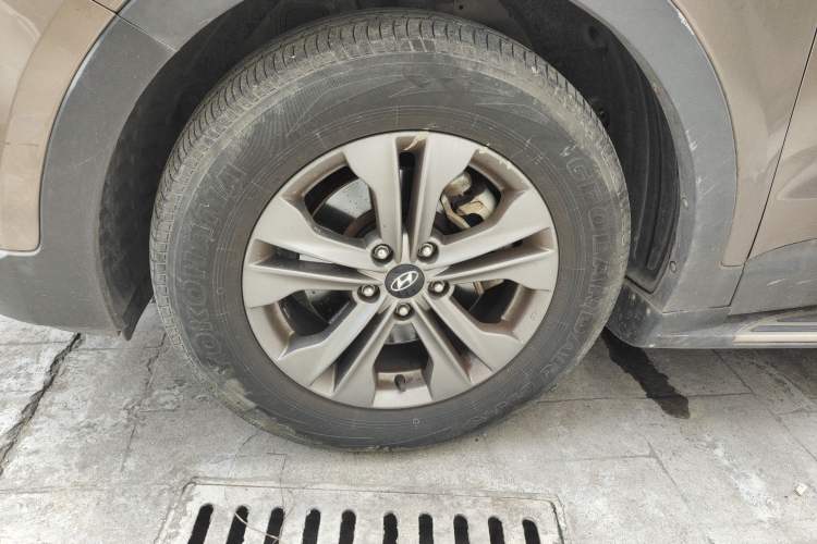 Used Hyundai Santa Fe 2013 2.4L Automatic Two-Wheel Drive Smart Version
