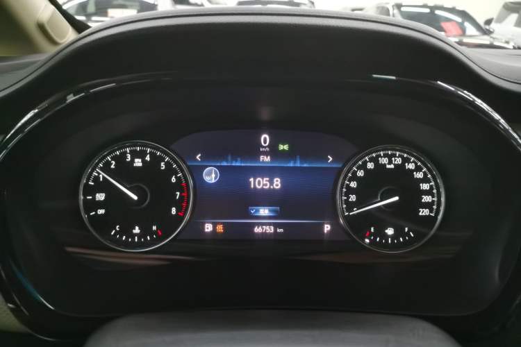 Used Buick GL8 2023 Facelifted Land Cruiser Executive Luxury Version
