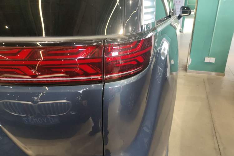 Used Denza D9 2022 DM-i 1040 Prestige Model