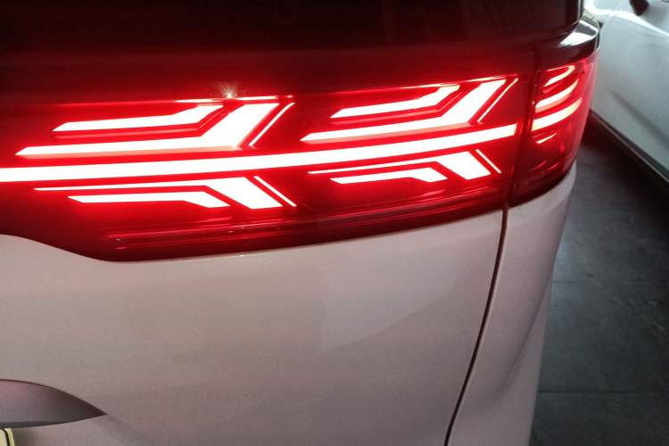 Used Denza D9 2022 DM-i 1040 Prestige Model