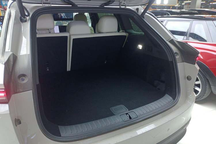 Used Li Auto Li Auto i6 2025 Model Four-Wheel-Drive Standard Type
