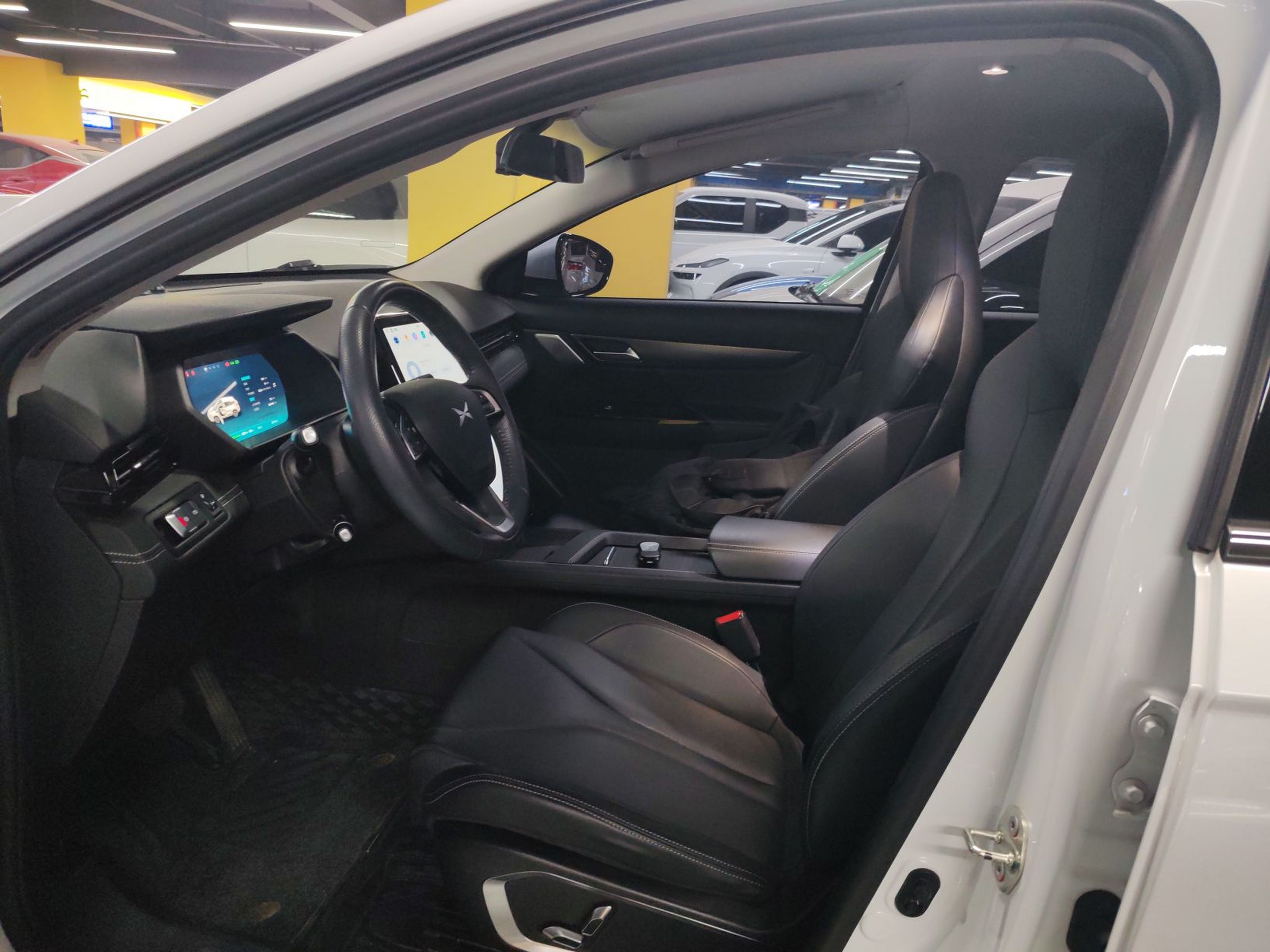 Переднее сиденье в автомобиле