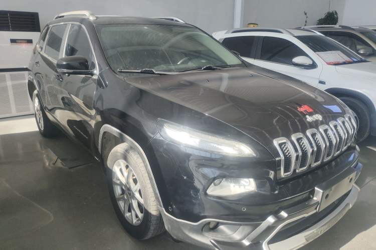 Used  Cherokee 2016 2.4L Leading Edition