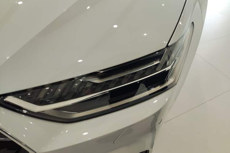 Used Audi A7L 2024 45TFSI quattro S-line Visionary Edition Flow Crystal Package