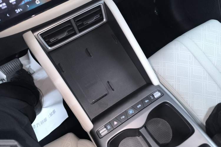 Used BYD Yuan UP 2025 Intelligent Driving Version 401 km Leading Edition