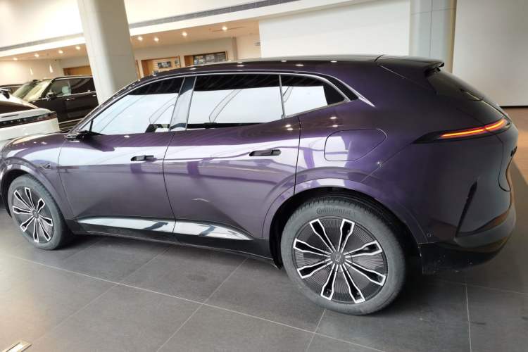 Used  07 2024 Ultra Range-Extended Four-Wheel Drive