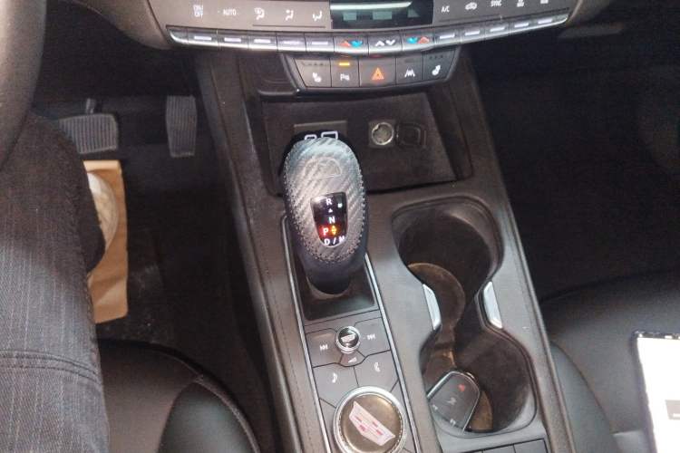 Used Cadillac XT4 2022 28T Two-Wheel-Drive Luxury Version
