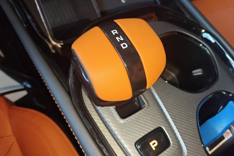 Used Changan UNI-V 2025 Model Third-Generation 2.0T Dynamic Edition