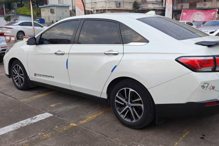 Used Venucia D60 2018 1.6L CVT Smart Connect Elite Edition