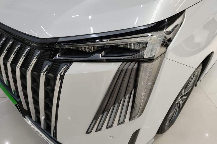 Used GAC Trumpchi M8 2024 Master Series 400T Prestige Edition
