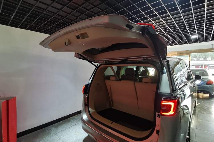 Used Buick GL8 2023 ES Lu Zun Deluxe Model