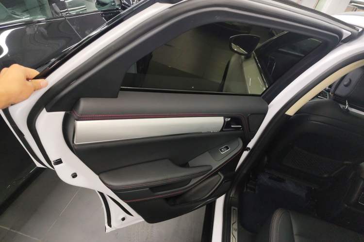 Used BYD Tang New Energy 2020 DM 2.0T Dual-Engine All-Wheel Drive Prestige 7-Seater China VI Standard
