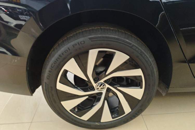 Used Volkswagen Passat 2025 Pro 380TSI Dragon Glory Edition
