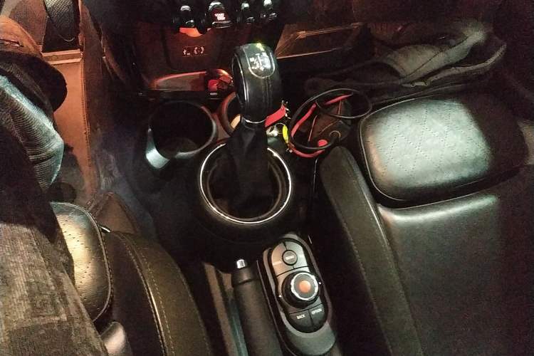 Used  MINI 2016 1.5T COOPER Pioneer Edition Five-Door Model