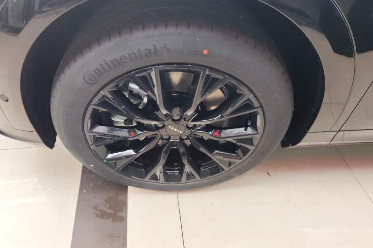 Used Zeekr 7X 2025 100 kWh Long-Range Rear-Wheel Drive with Intelligent Driving Features
