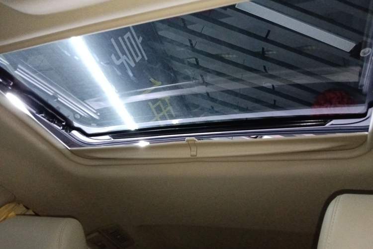 Used Buick GL8 2023 Facelifted Land Cruiser Executive Luxury Version
