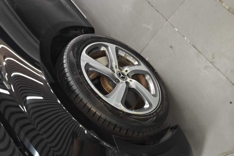 Used Mercedes-Benz E-Class 2019 E 300 L Sporty and Stylish Model