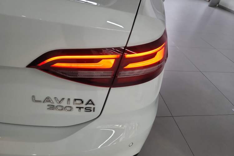 Used Volkswagen Lavida 2023 300TSI DSG Full-Comfort Edition
