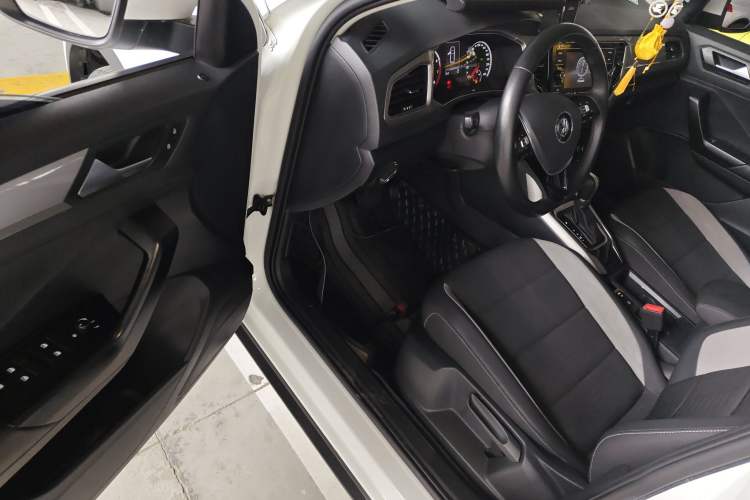 Used Volkswagen T-ROC 2020 230TSI DSG Two-Wheel Drive Advanced Version