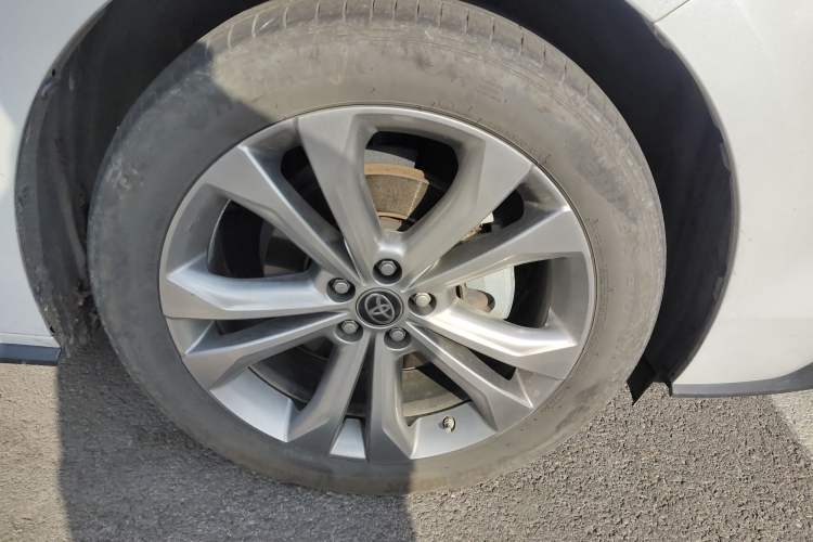 Used Toyota Sienna 2023 2.5L Hybrid Deluxe Edition