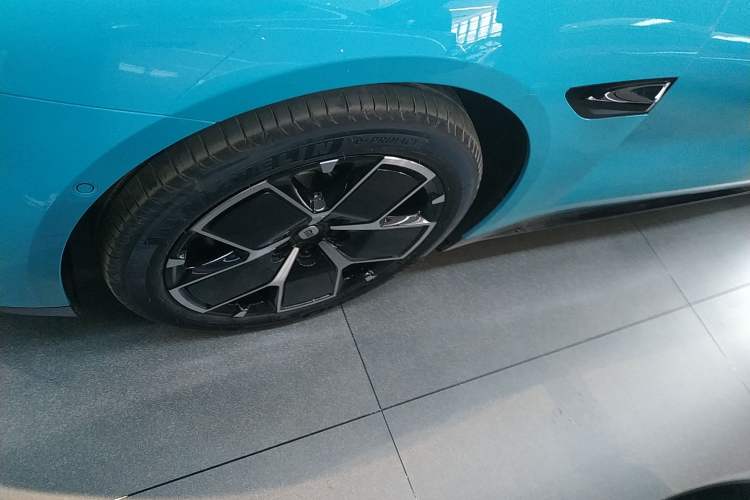 Used Xiaomi Auto SU7 2024 Rear-Drive Long-Range Intelligent Driving Version
