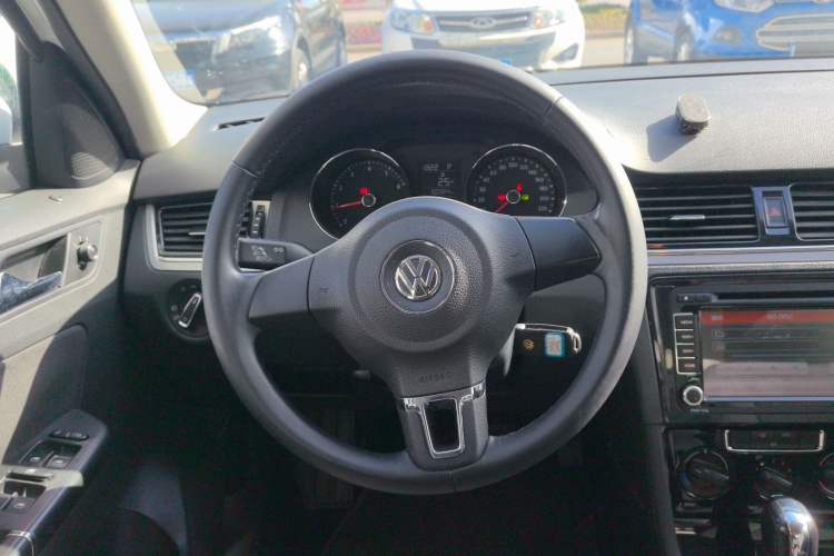 Used Volkswagen Bora 2015 Value Edition 1.6L Automatic Fashion Version
