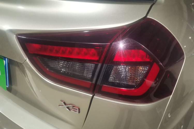 Used Geely Auto Vision X3 2019 Upgraded Model 1.5L CVT Elite Version
