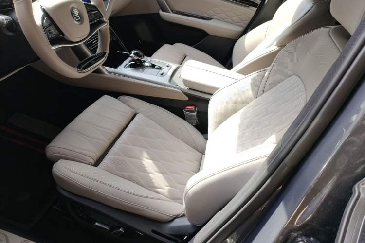 Used BYD Tang New Energy 2024 DM-i Glory Edition 112KM Flagship Model
