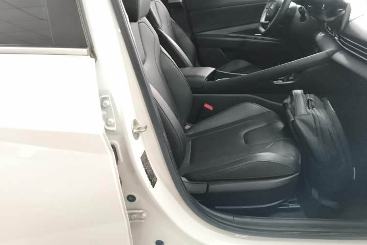 Used Hyundai Elantra 2021 1.5L CVT LUX Prestige Edition