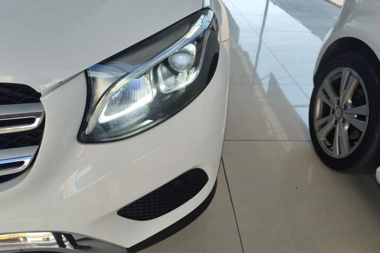 Used Mercedes-Benz GLC 2016 GLC 260 4MATIC Luxury Model
