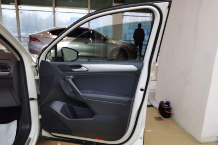 Used Volkswagen Tiguan L 2017 380TSI Automatic All-Wheel-Drive Luxury Edition
