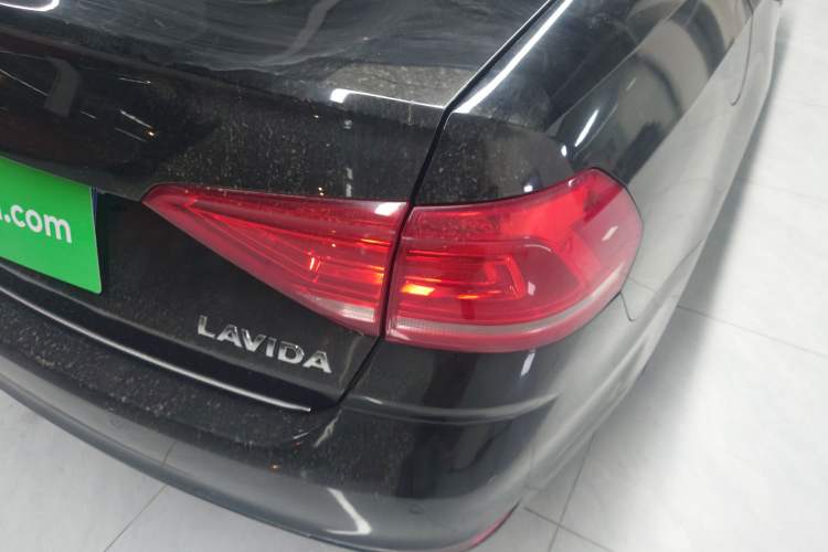 Used Volkswagen Lavida 2015 1.6L Automatic Comfort Edition
