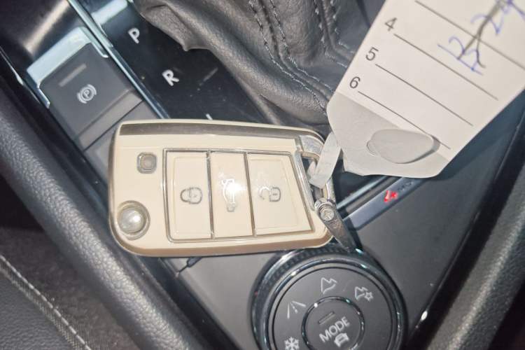 Used Volkswagen Tiguan L 2023 Facelifted 380TSI Automatic All-Wheel Drive R-Line Plus Version 7-Seater
