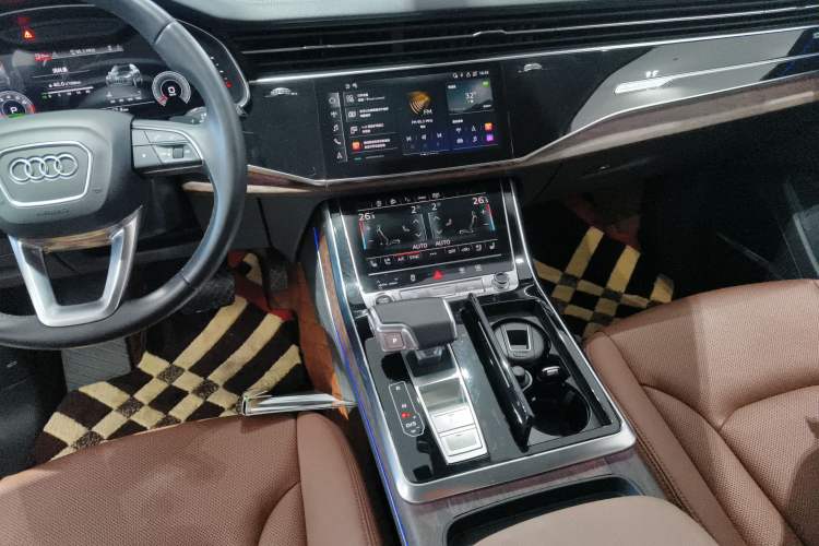 Used Audi Q7 2022 55 TFSI quattro S line Sport model
